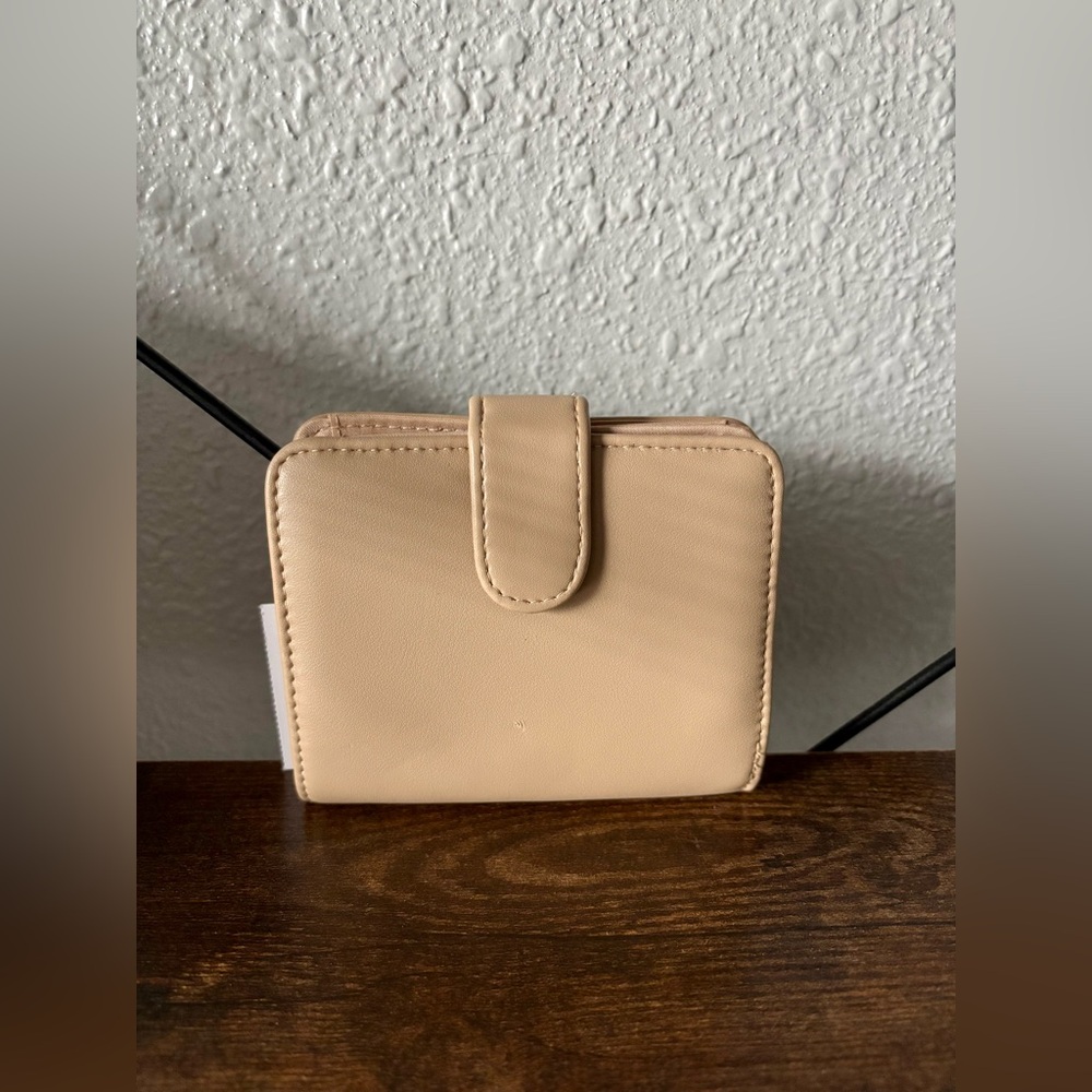 Time and Tru Women’s Compact Women's Wallet - Beige